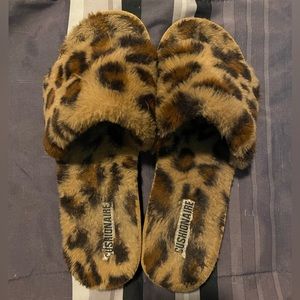 Leopard print size 9 slippers